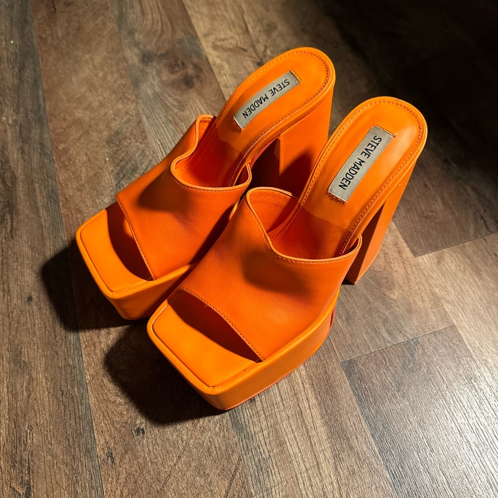 Steve Madden orange Trixie heels